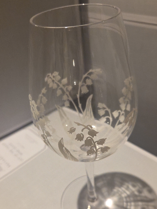 Monique Lhuillier Other - 12 Floral Wine Glass - Clear with White Floral Accent